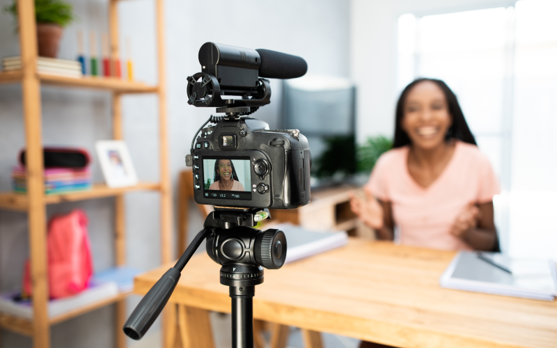 Professional content creator recording a finance video with DSLR camera and microphone, illustrating finfluencer marketing in Canada for wealth management firms and investment dealers.